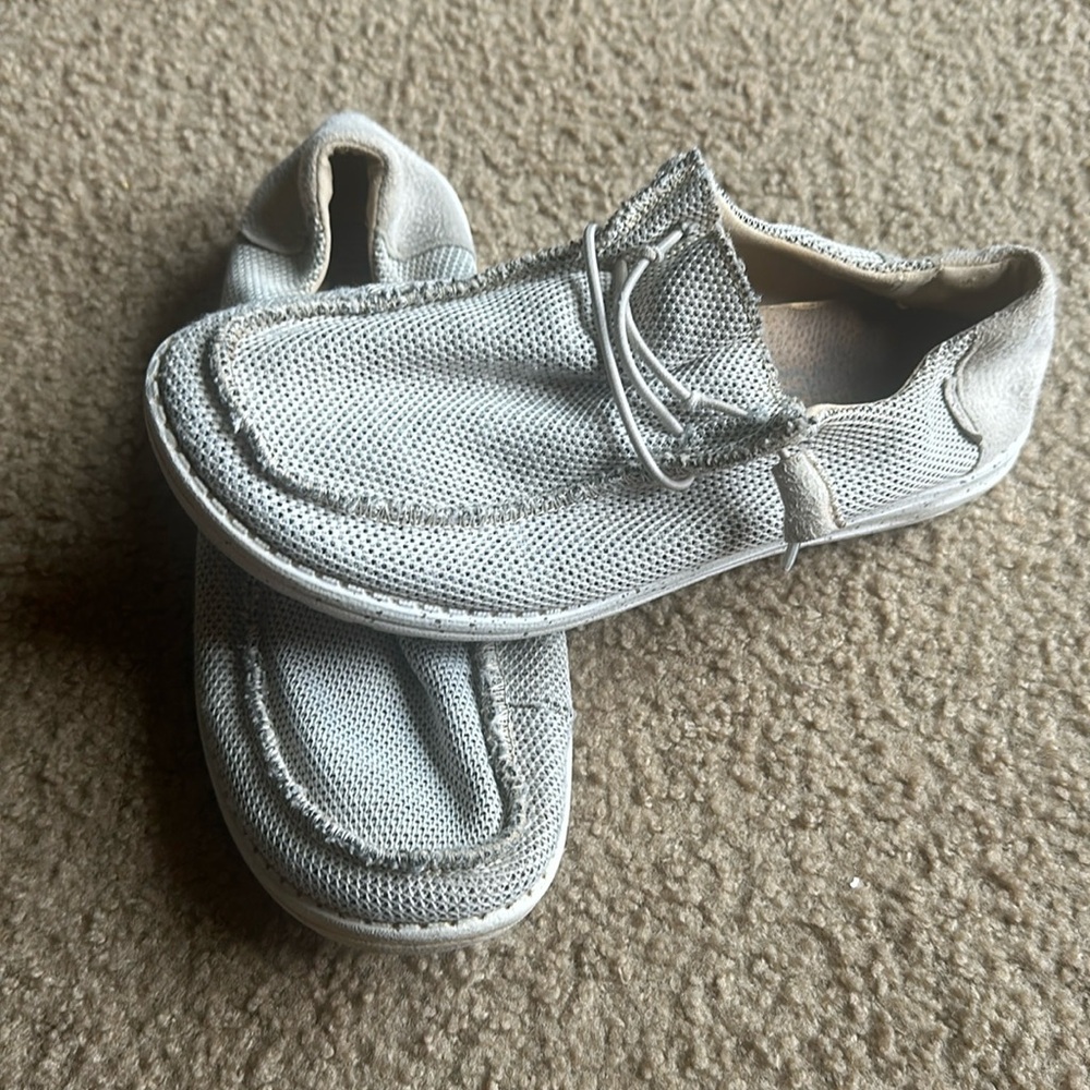 Light grey women’s hey dude